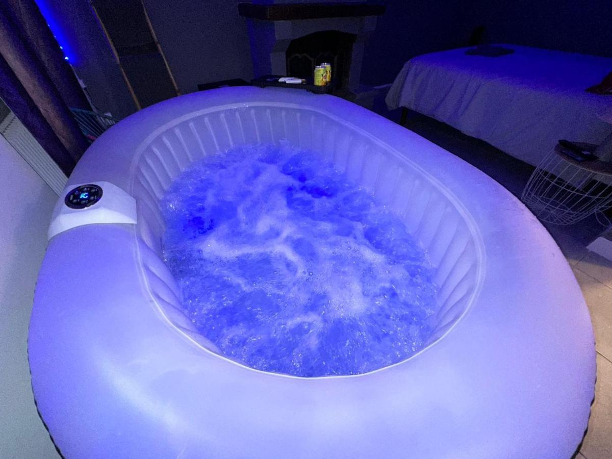 Love Room Avec Jacuzzi Proche Paris Et Roissy Cdg Persan Luaran gambar